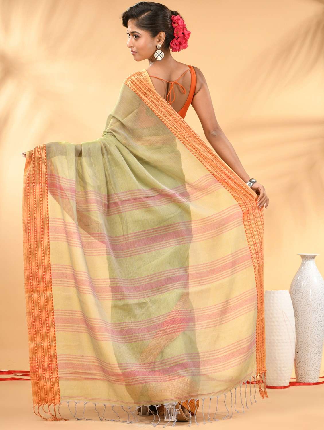 women solid with bordered handloom saree with blouse - 21986986 -  Standard Image - 1