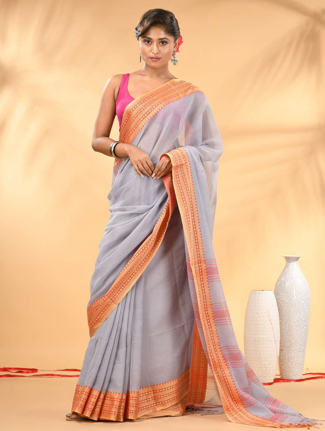 women solid with bordered handloom saree with blouse
