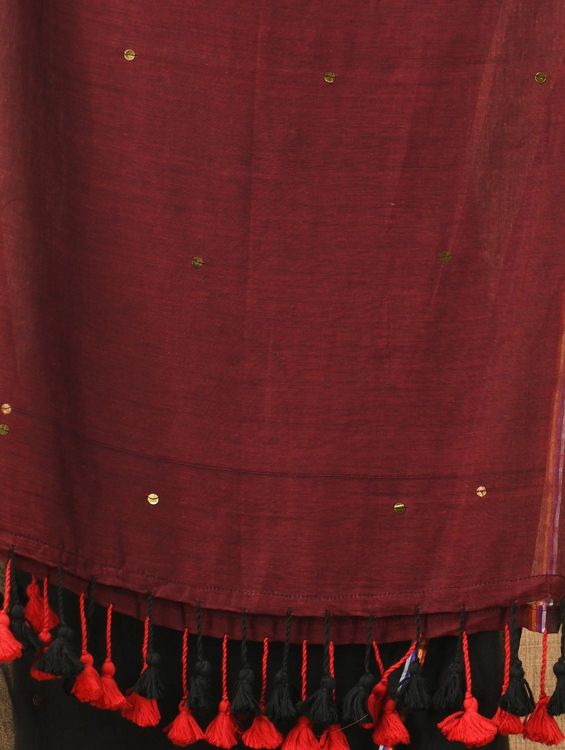 women black handloom saree with blouse - 21986990 - Standard Image - 4