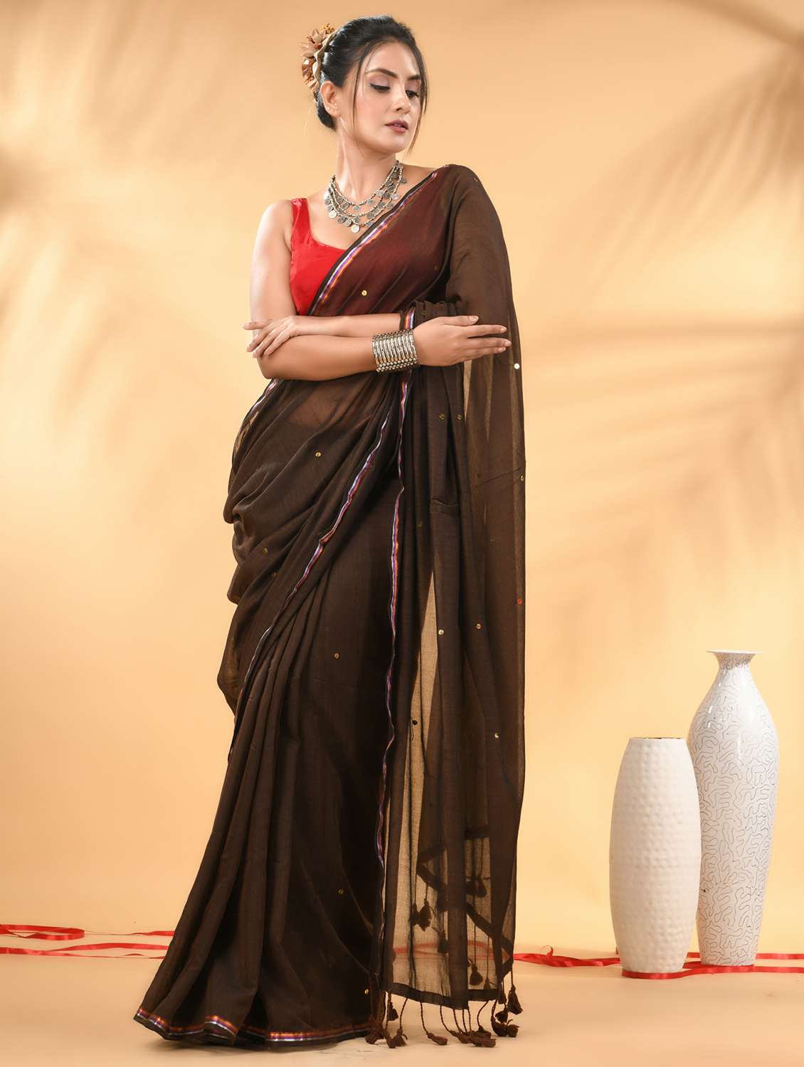 women solid with bordered handloom saree with blouse - 21986996 -  Standard Image - 1