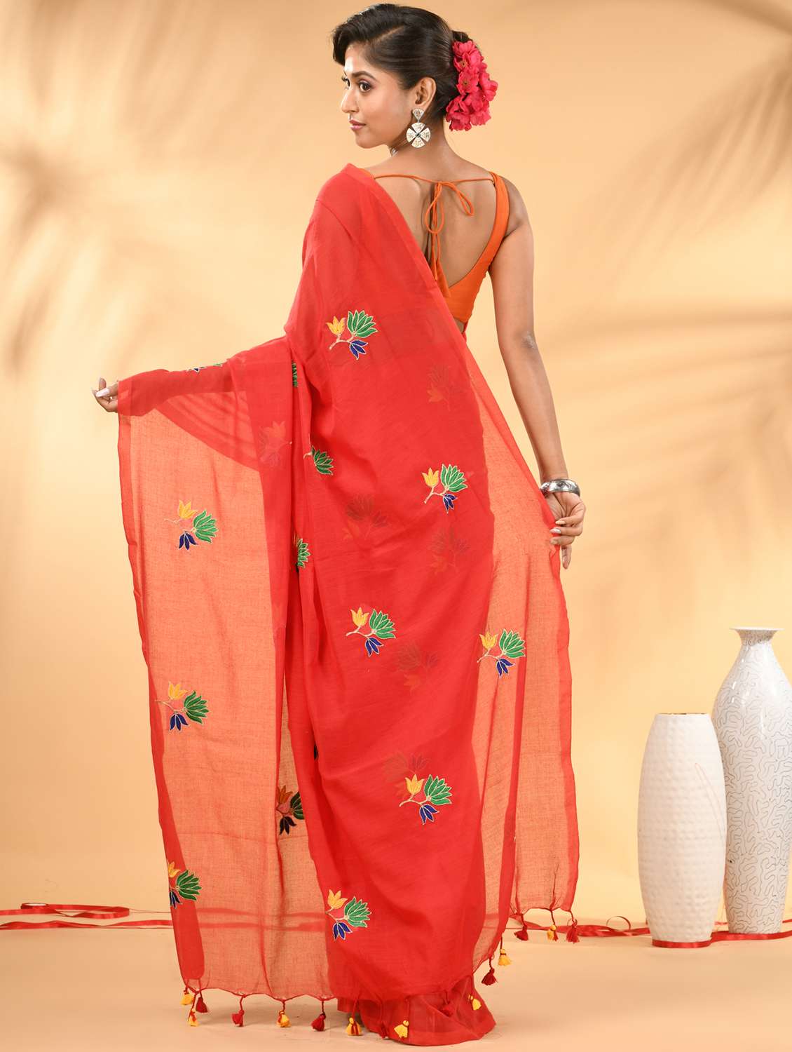 women floral embroidered handloom saree - 21987007 -  Standard Image - 1