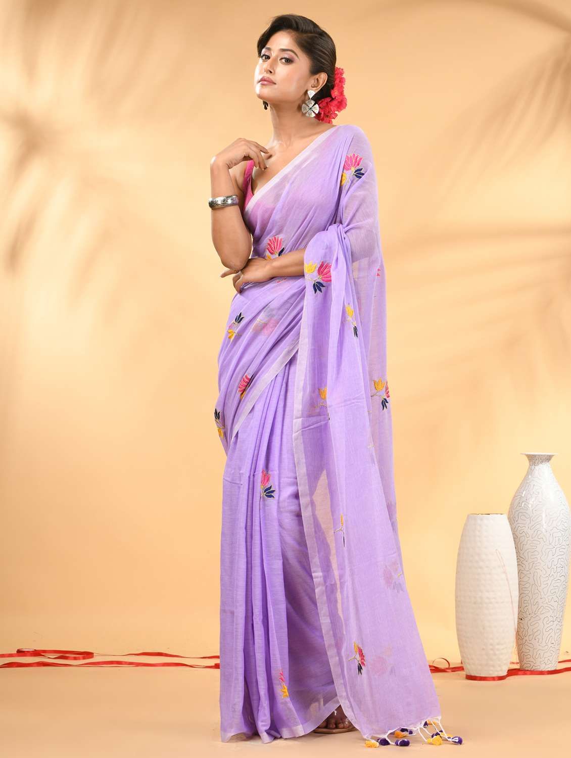 women floral embroidered handloom saree - 21987009 -  Standard Image - 1