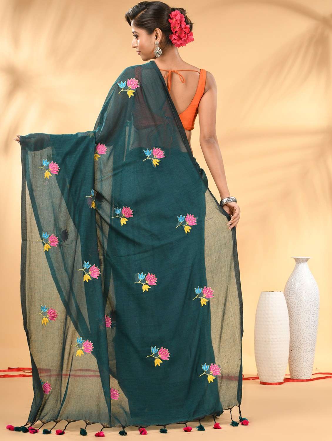 women floral embroidered handloom saree - 21987011 -  Standard Image - 1