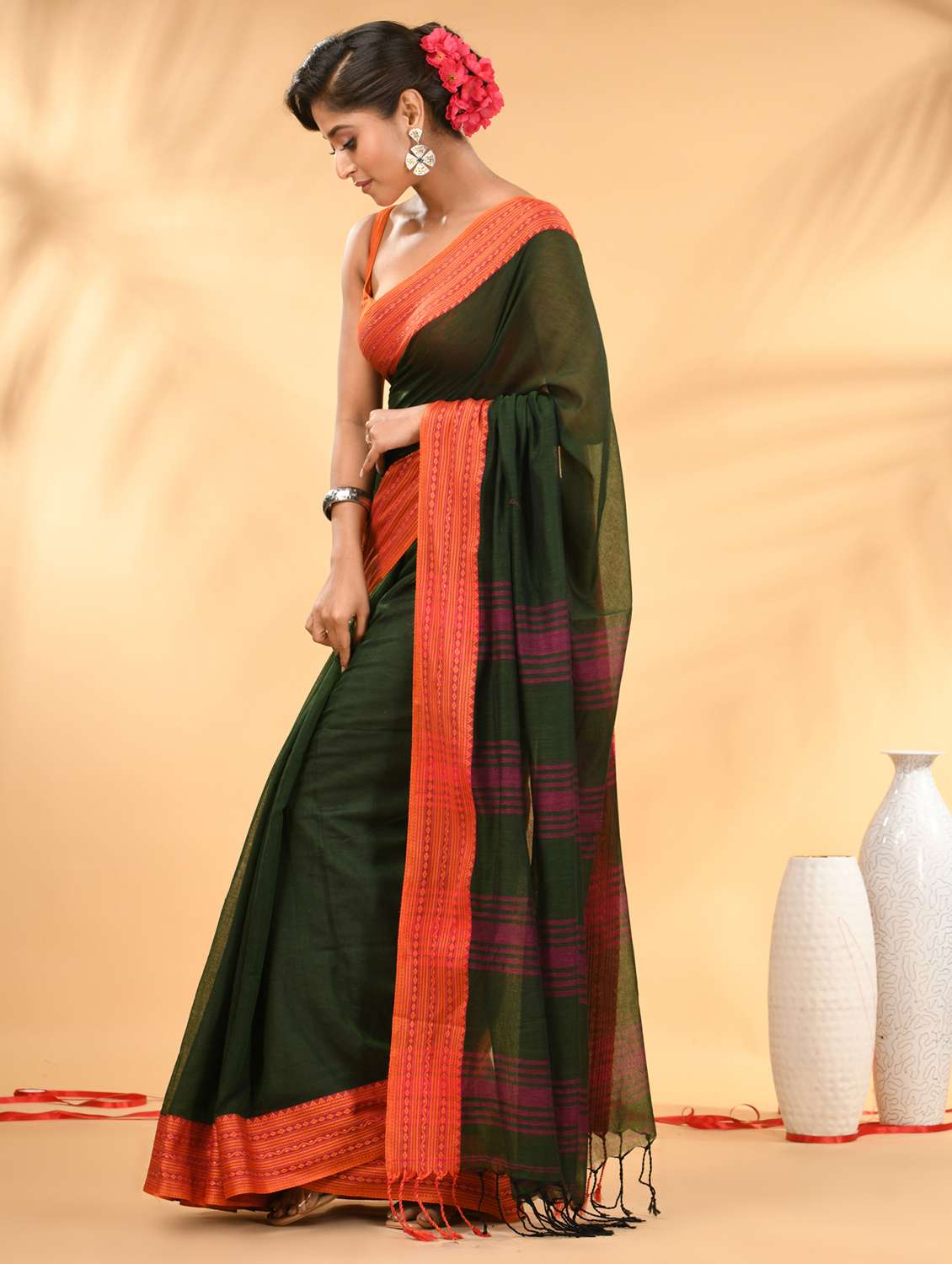 women solid with bordered handloom saree with blouse - 21987023 -  Standard Image - 1