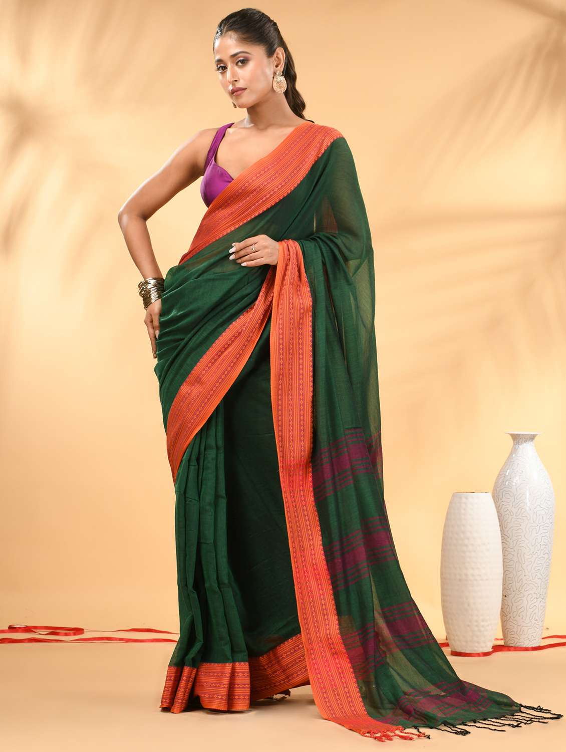 women solid with bordered handloom saree with blouse - 21987024 -  Standard Image - 1