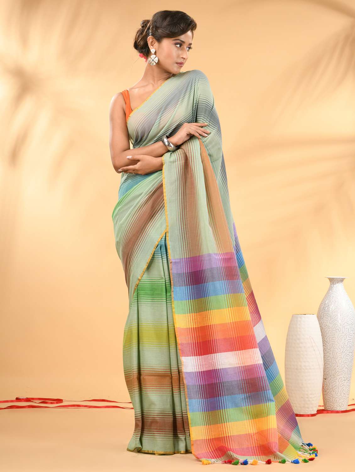 women striped handloom saree - 21987026 -  Standard Image - 1