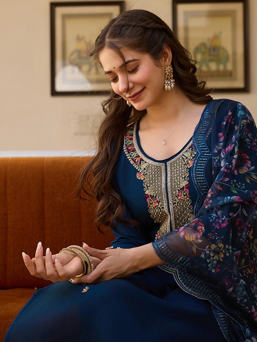 women three quarter sleeve kurta pant with dupatta set - 21987333 - Standard Image - 4