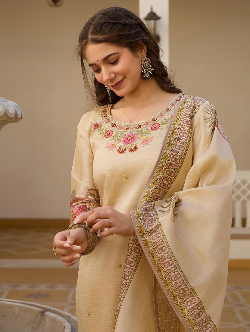 women three quarter sleeve kurta pant with dupatta set - 21987334 - Standard Image - 4