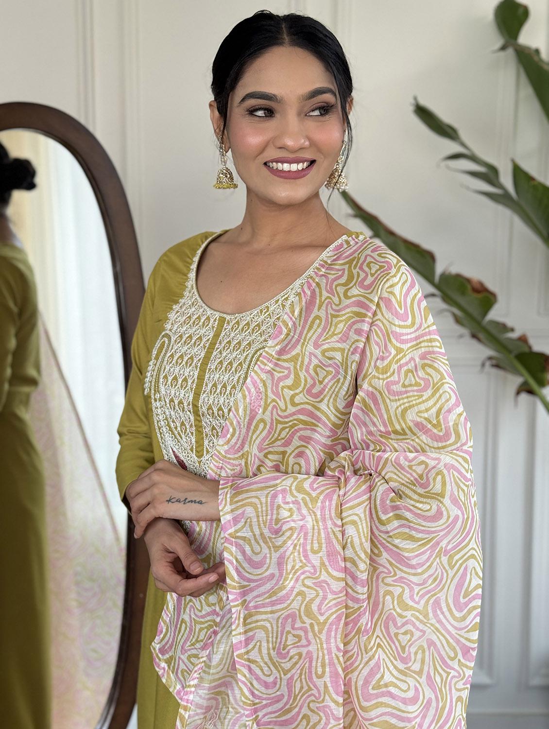 women three quarter sleeve kurta pant with dupatta set - 21987350 - Standard Image - 4