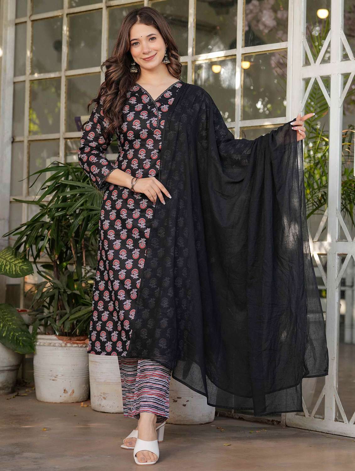 women three quarter sleeve kurta pant with dupatta set - 21987374 - Standard Image - 1