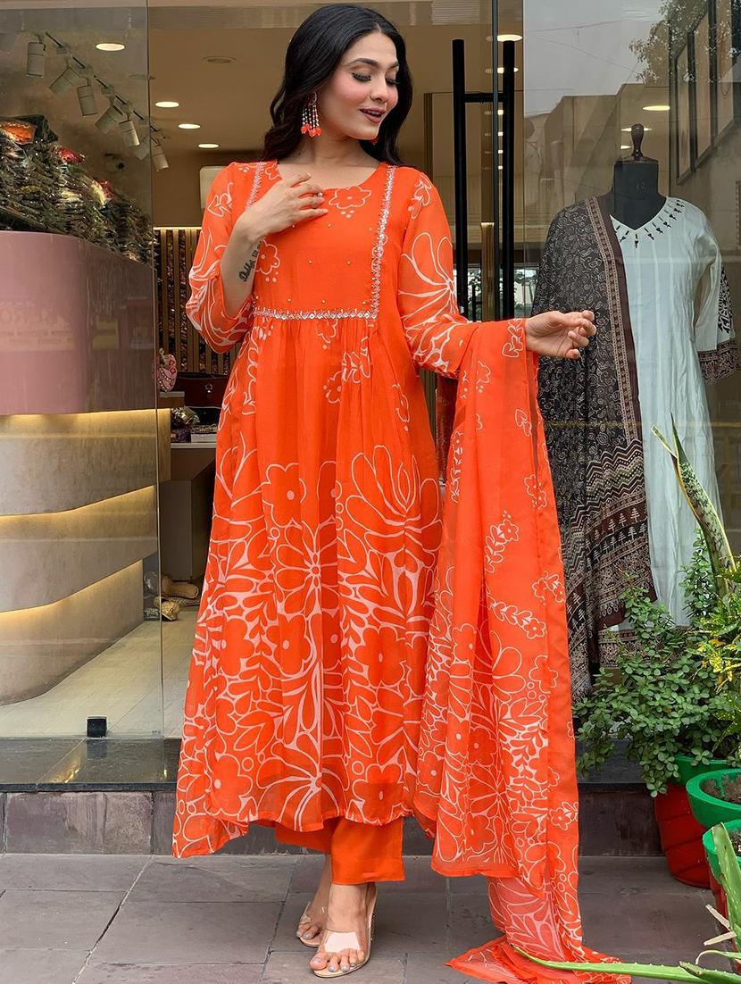 women three quarter sleeve kurta pant with dupatta set - 21987380 - Standard Image - 1