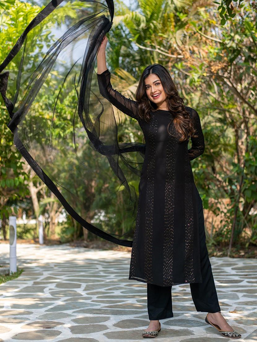 women three quarter sleeve kurta pant with dupatta set - 21987389 - Standard Image - 4