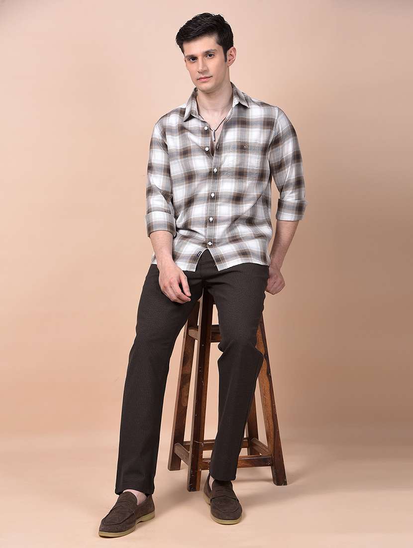 men solid mid rise flat front casual chinos  - 21987534 -  Standard Image - 4