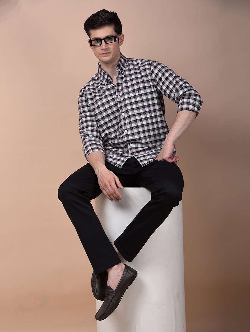 men solid mid rise flat front casual chinos  - 21987541 -  Standard Image - 4