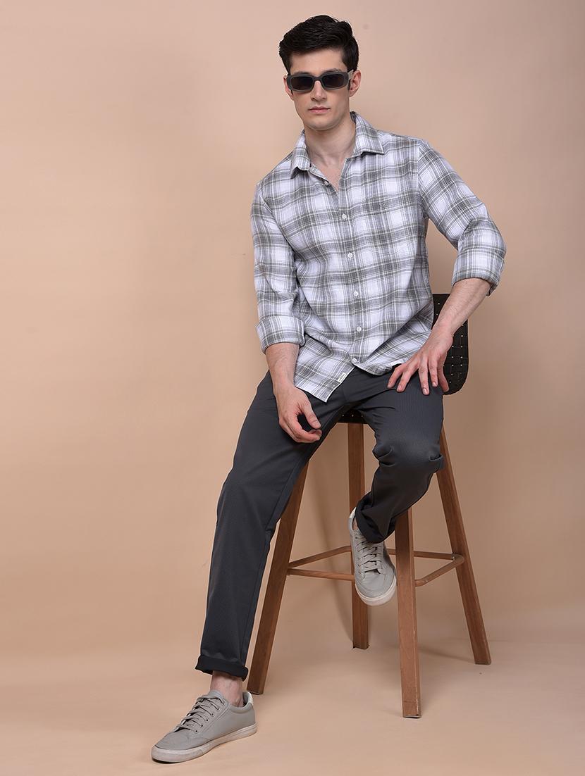 men solid mid rise flat front casual chinos - 21987542 - Standard Image - 4