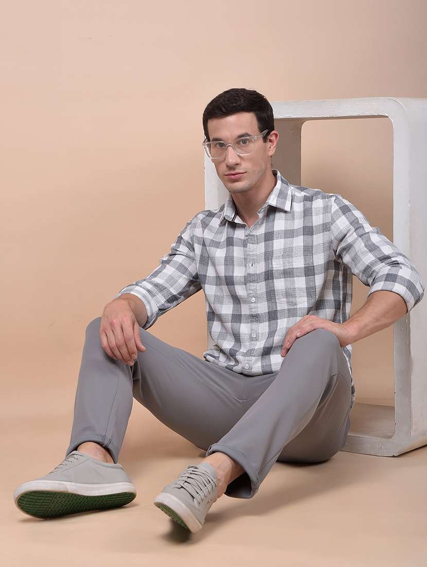 men solid mid rise flat front casual chinos - 21987543 - Standard Image - 4