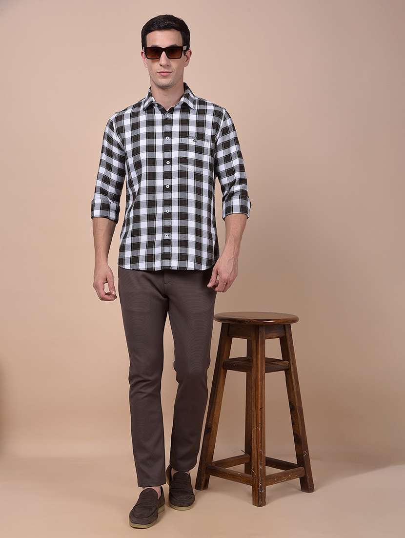 men solid mid rise flat front casual chinos - 21987544 - Standard Image - 4