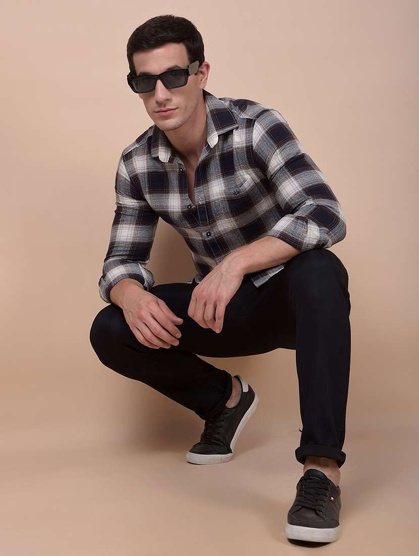 men solid mid rise flat front casual chinos  - 21987545 -  Standard Image - 4
