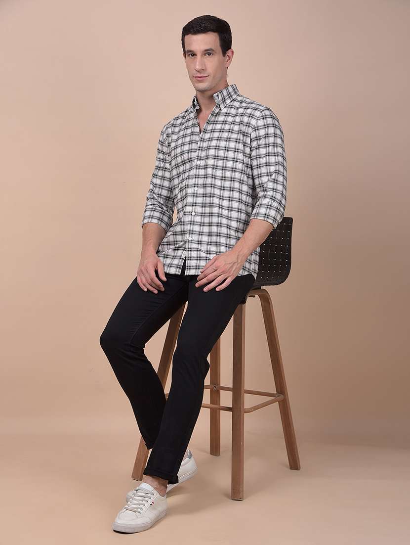 men solid mid rise flat front casual chinos - 21987554 - Standard Image - 4