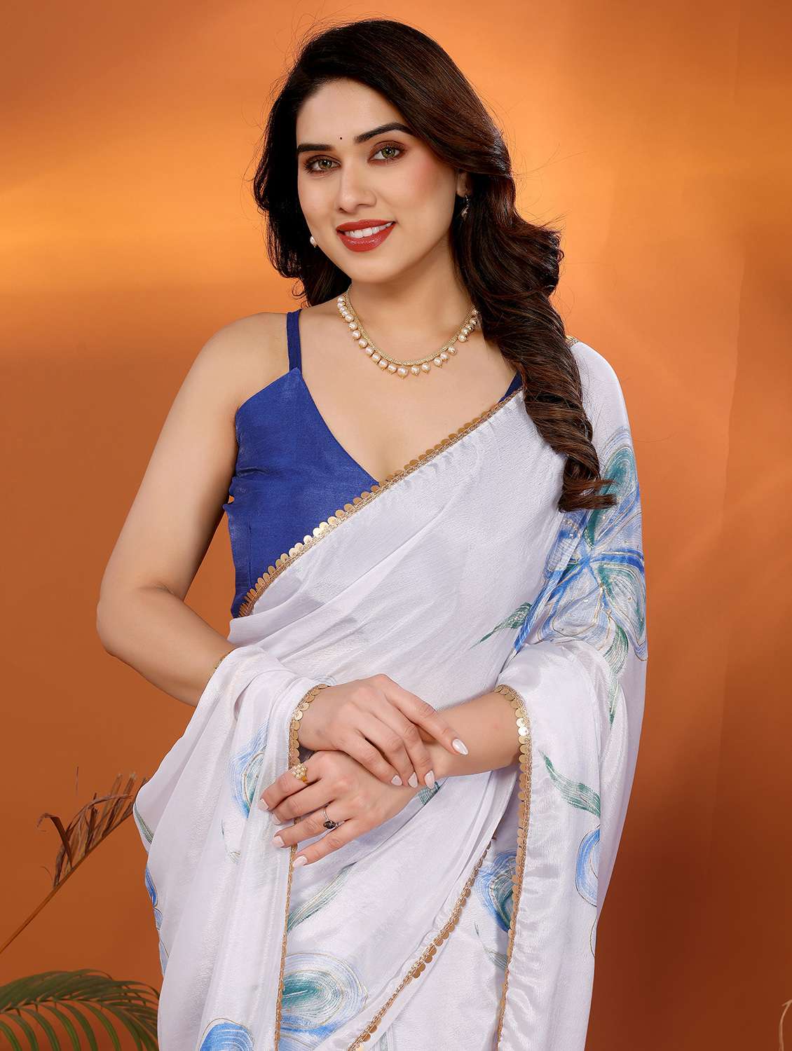 women printed casual wear saree with blouse - 21988132 - Standard Image - 4