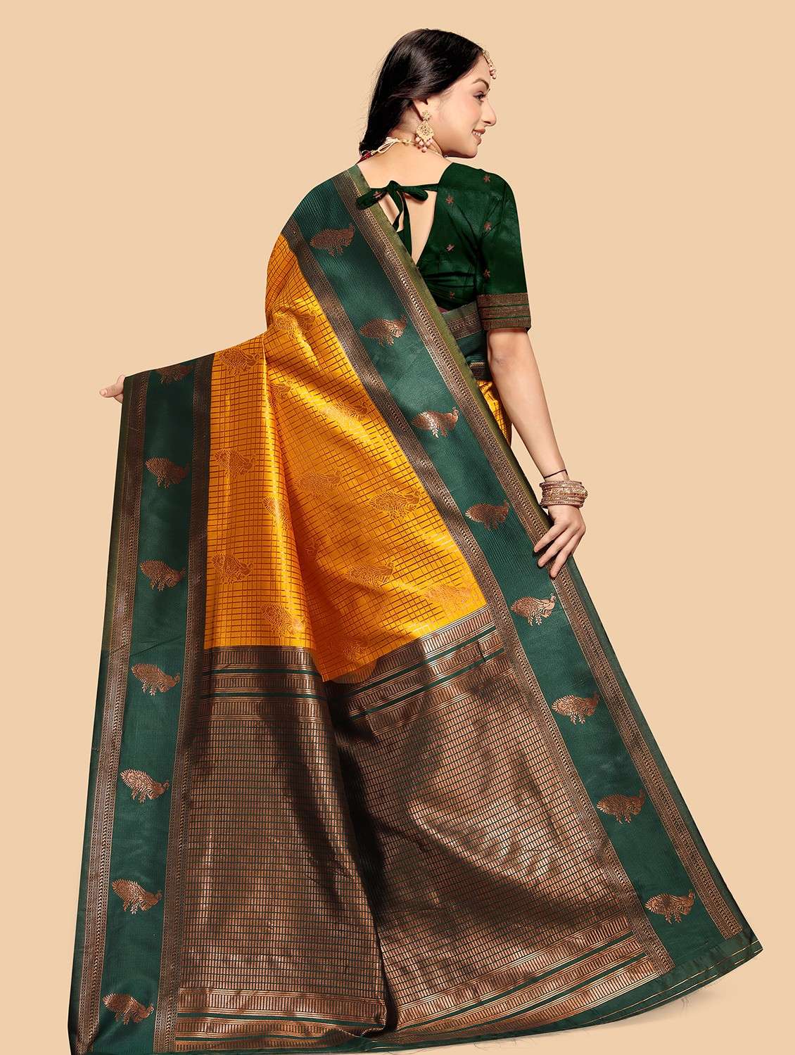 women self design banarasi saree with blouse - 21988687 - Standard Image - 1