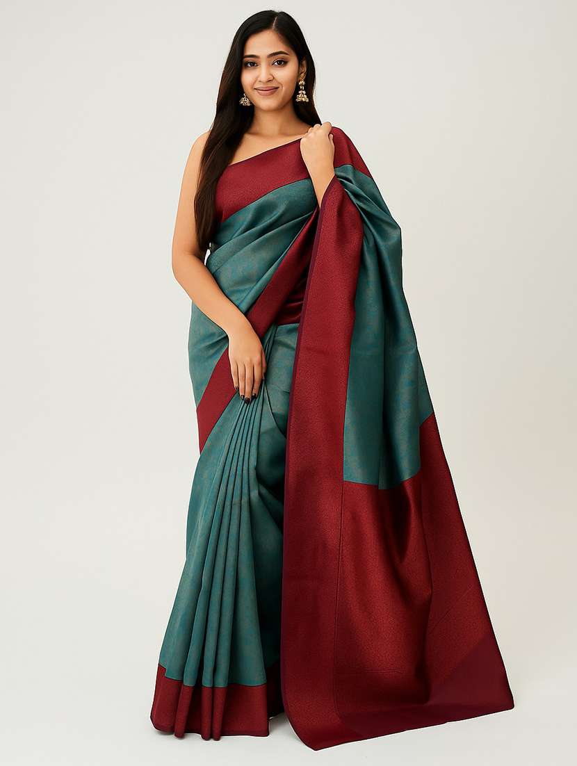 women self design bordered saree with blouse