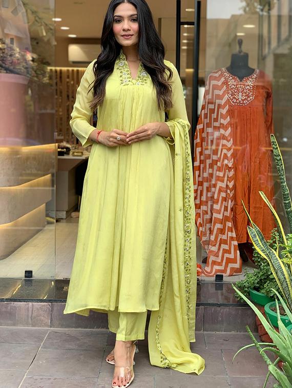 women solid with work long sleeve kurta pant with dupatta set - 21989881 - Standard Image - 4