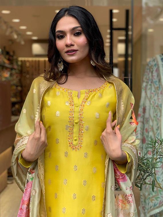 women self design three quarter sleeve kurta pant with dupatta set - 21989899 - Standard Image - 4