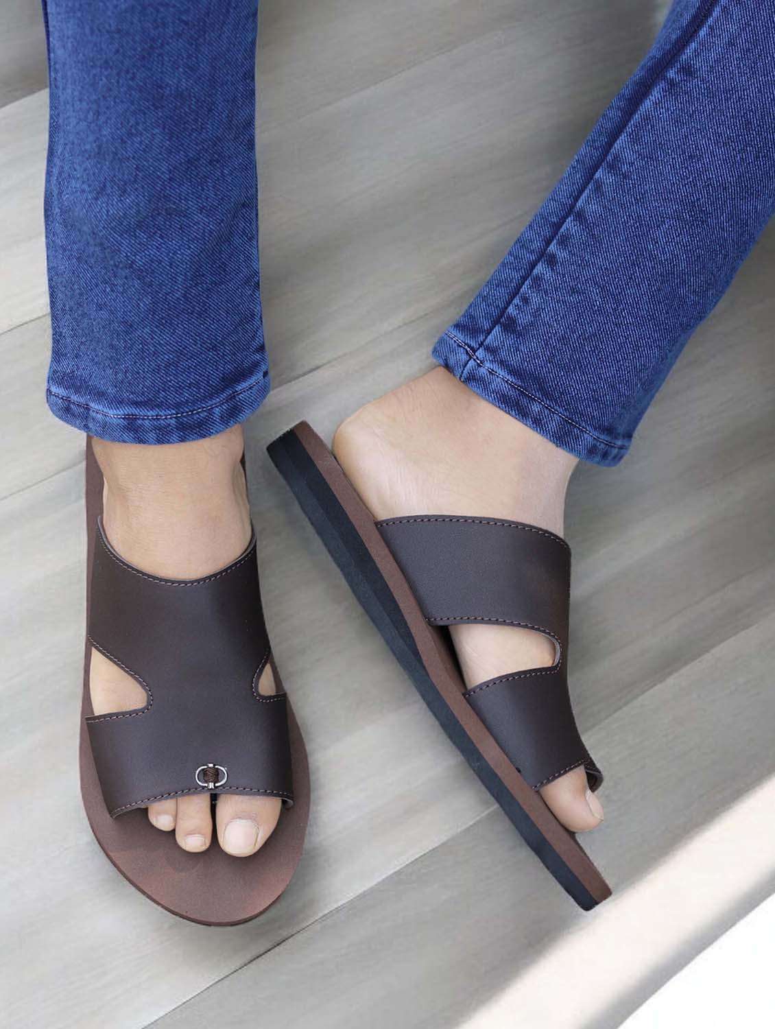 men toe separator diabetic and orthopedic flip flop - 21991450 -  Standard Image - 1