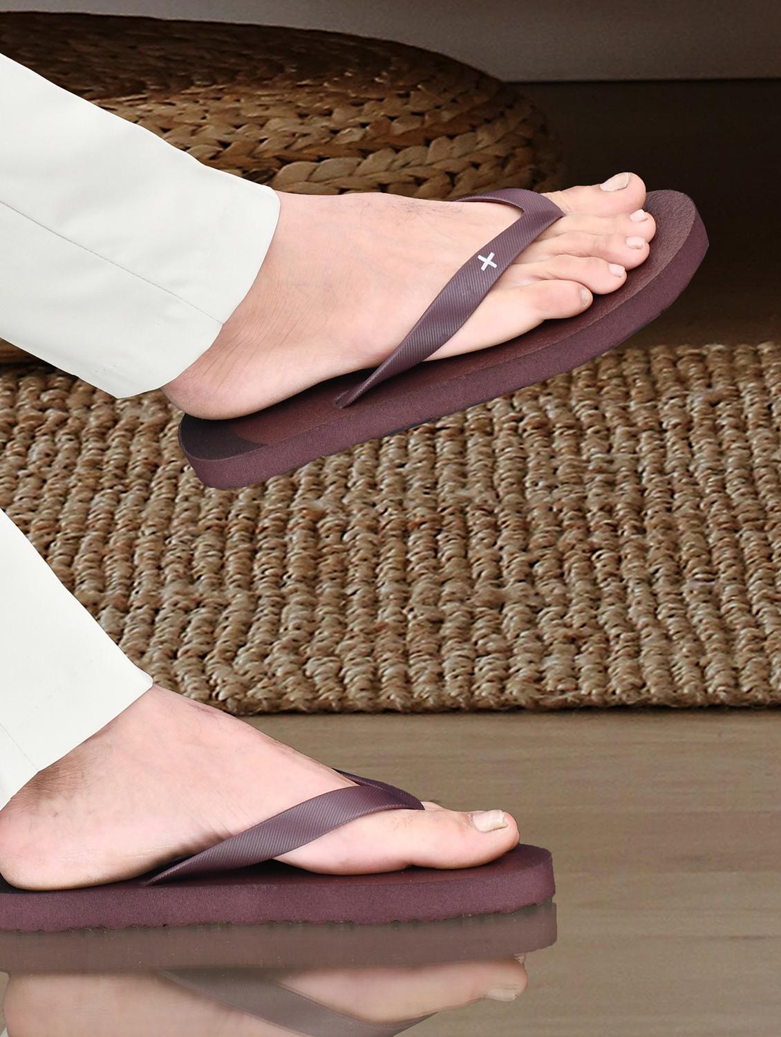 men toe separator diabetic and orthopedic slipper - 21991501 -  Standard Image - 1