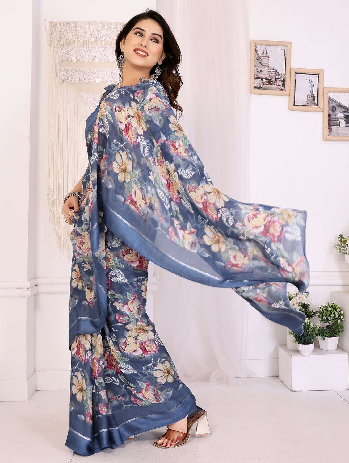 women floral printed saree with blouse - 21991630 -  Standard Image - 1