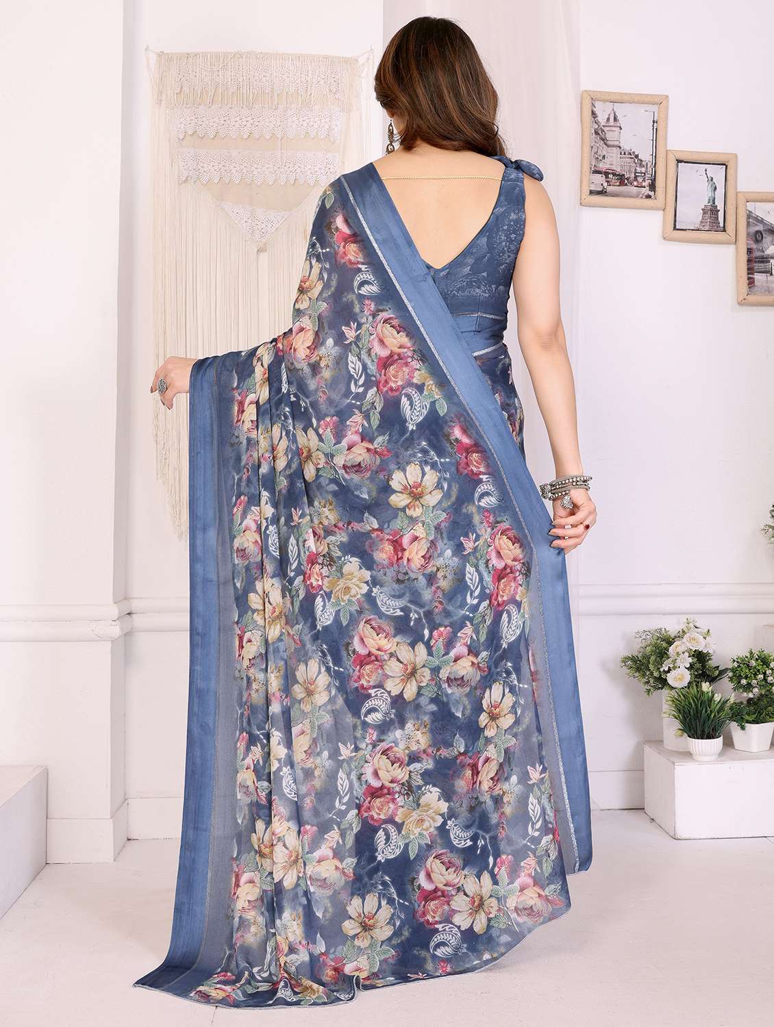 women floral printed saree with blouse - 21991630 -  Standard Image - 4