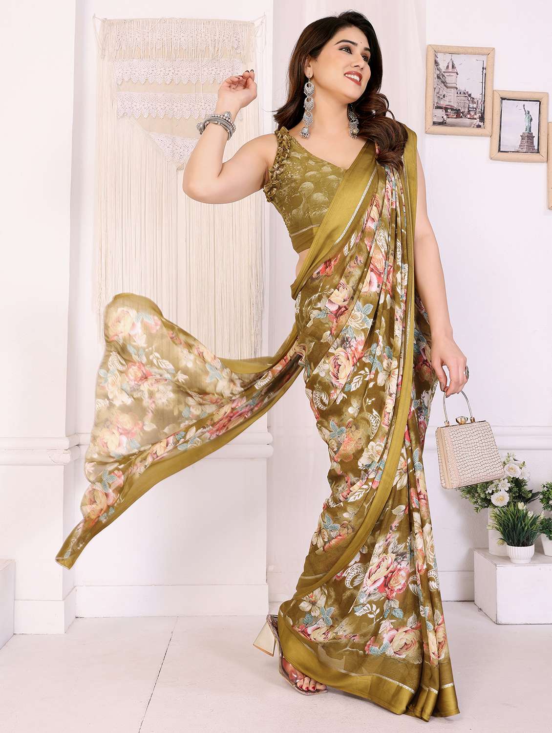 women floral printed saree with blouse - 21991632 -  Standard Image - 1