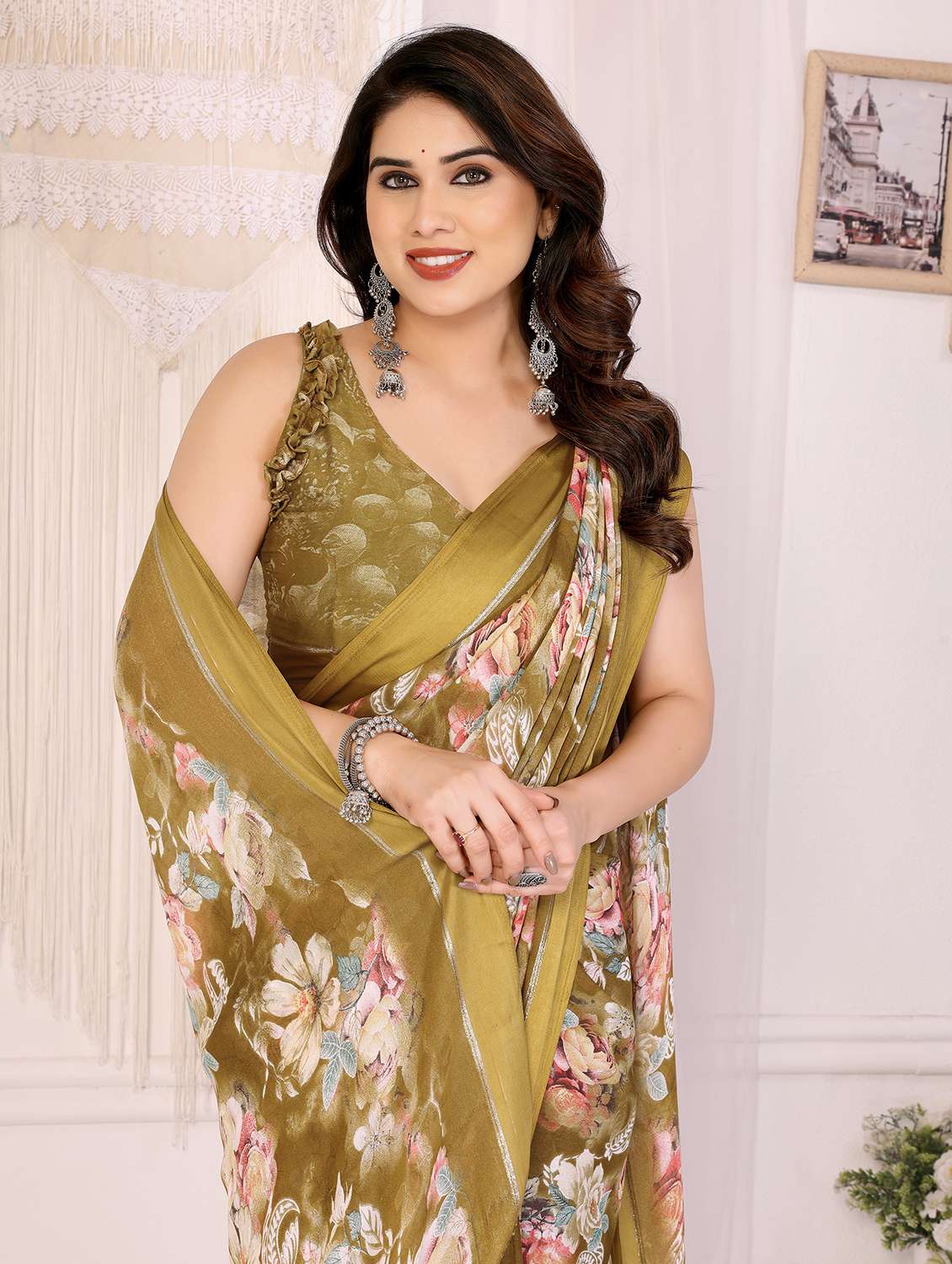 women floral printed saree with blouse - 21991632 -  Standard Image - 4