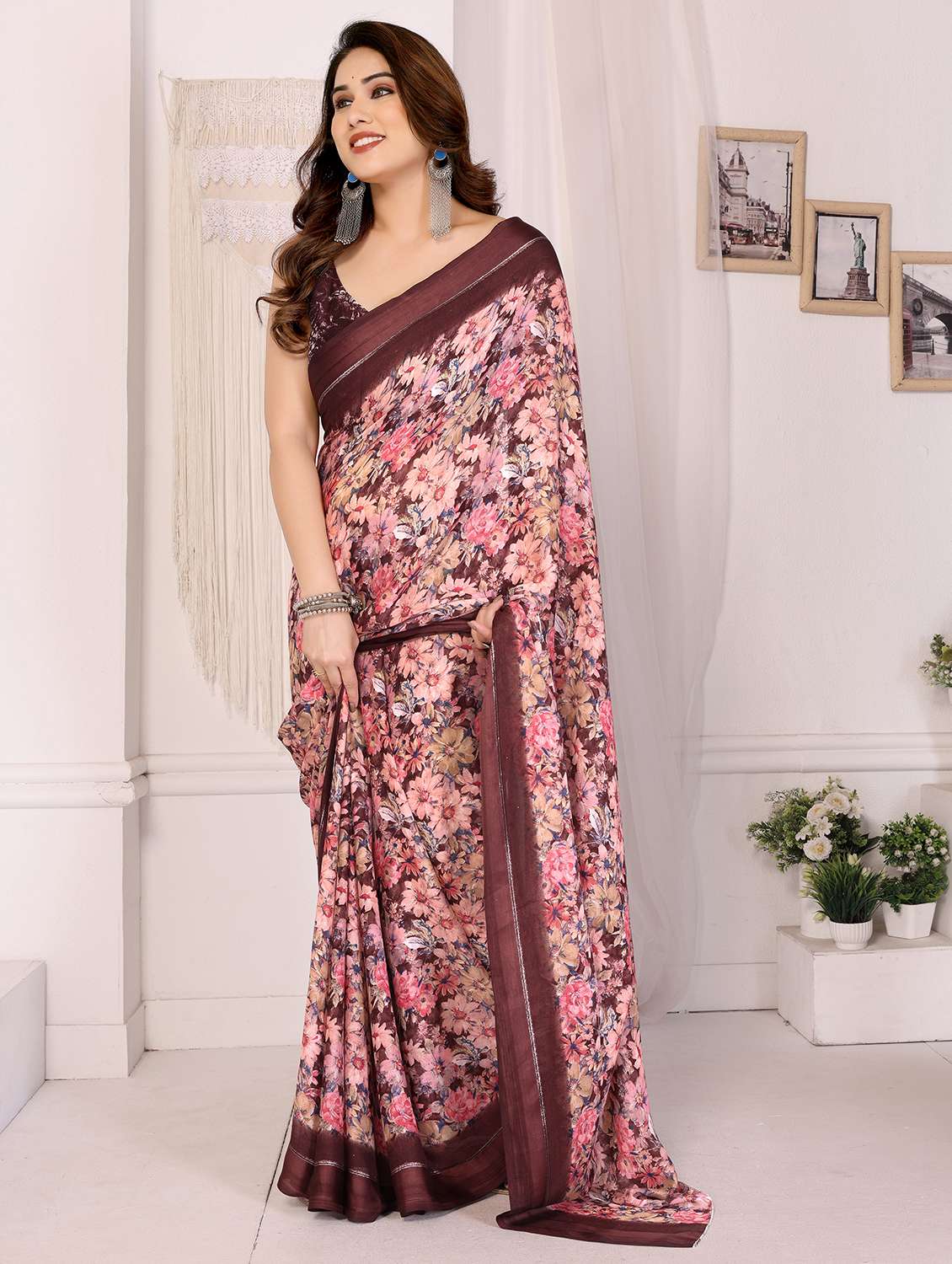 women floral printed saree with blouse - 21991638 -  Standard Image - 4