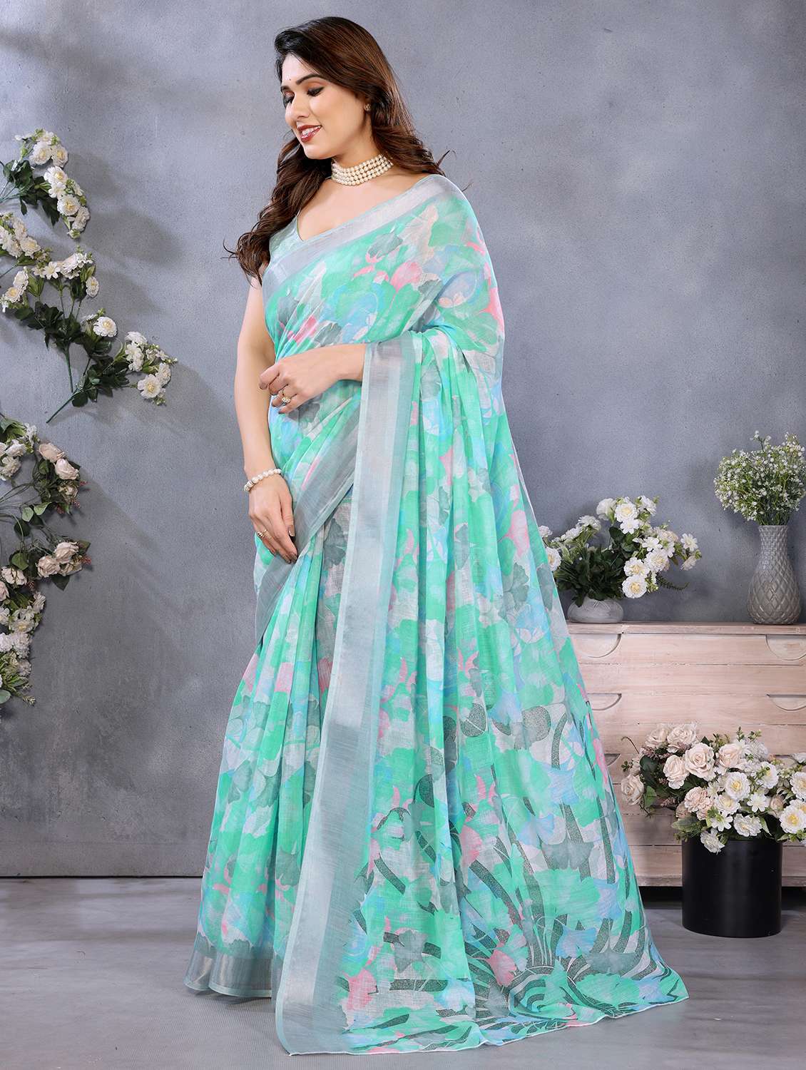 women printed casual wear saree with blouse - 21991790 -  Standard Image - 4