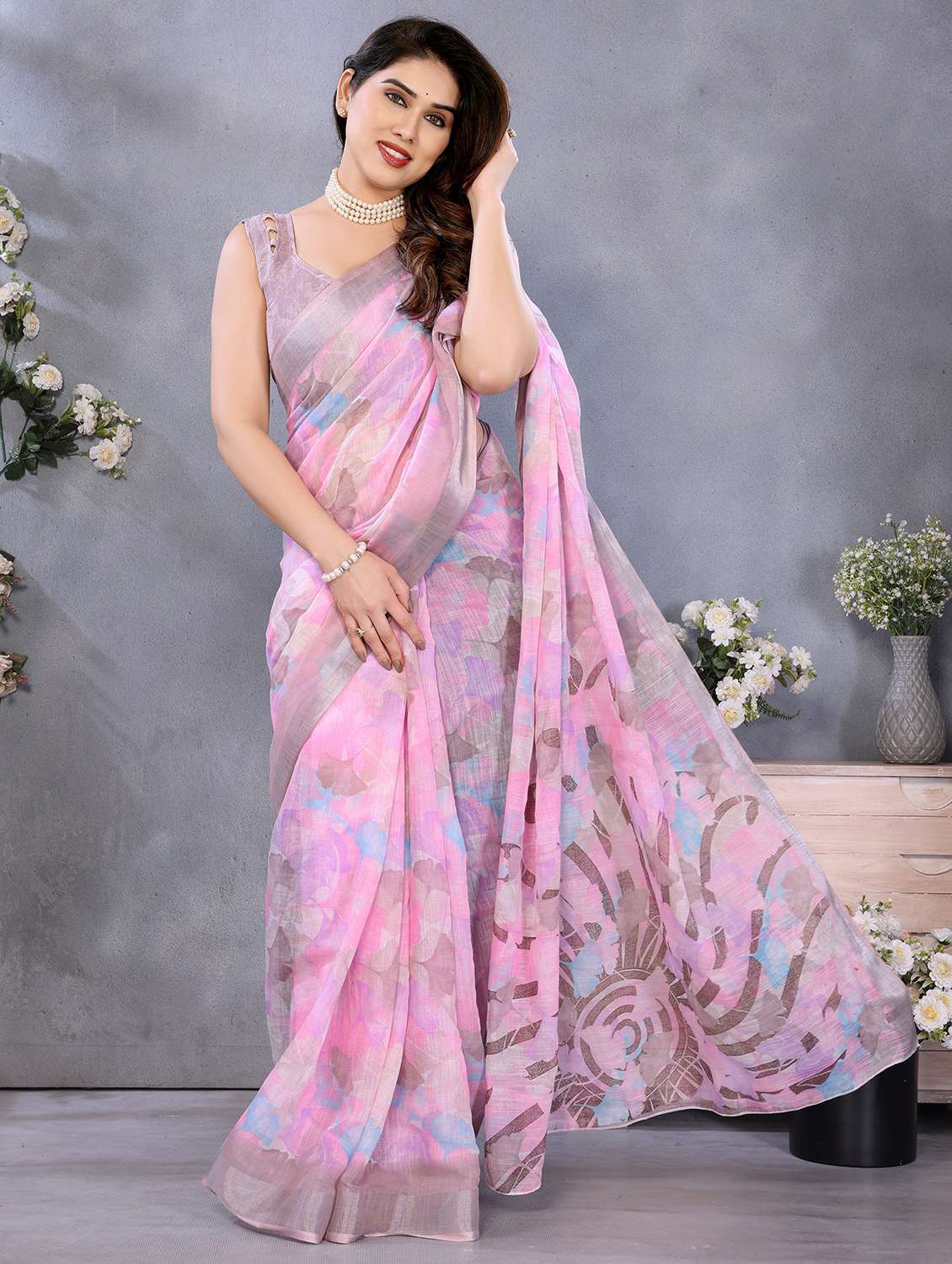 women printed casual wear saree with blouse - 21991791 -  Standard Image - 1