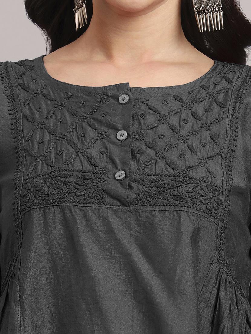 women solid with work round neck a-line chikankari kurti - 21992357 - Standard Image - 4