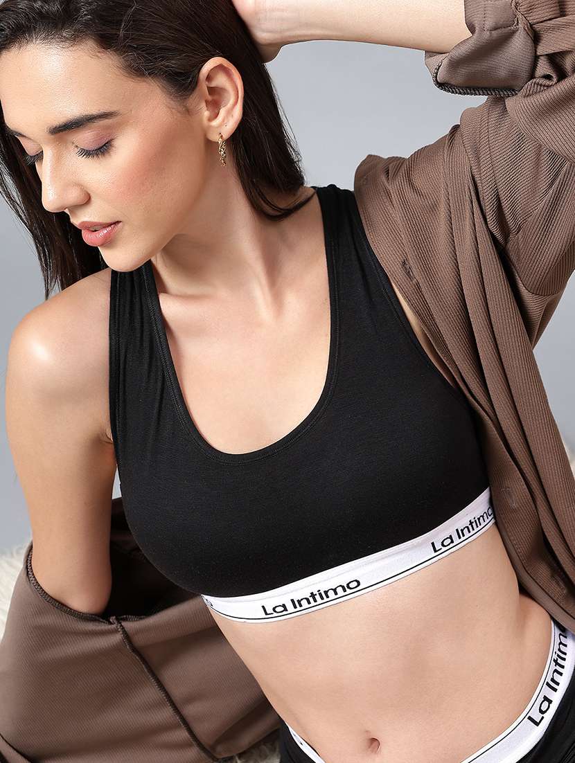 women solid lightly padded sports bra