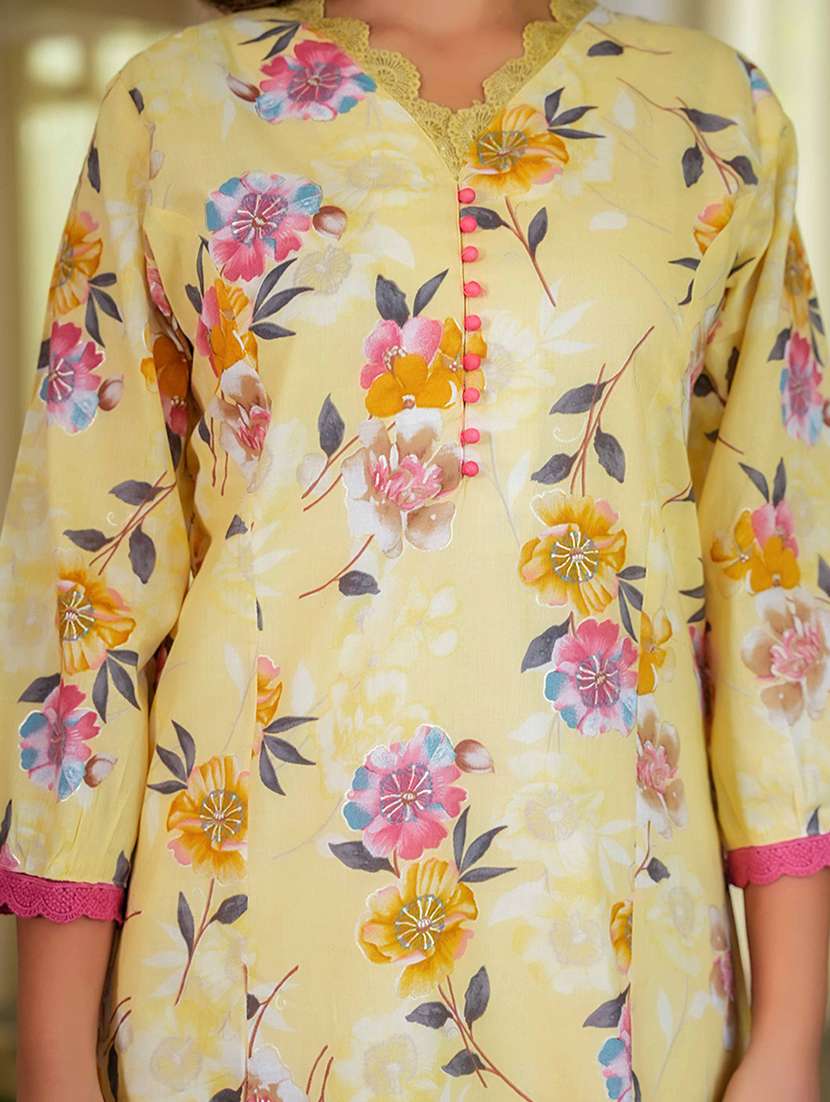 women floral print three quarter sleeve a-line kurta - 21993570 -  Standard Image - 4