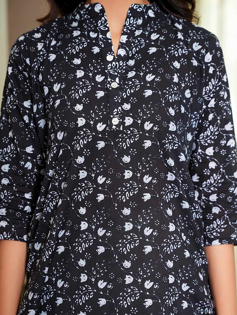 women printed three quarter sleeve straight kurta - 21993576 -  Standard Image - 4