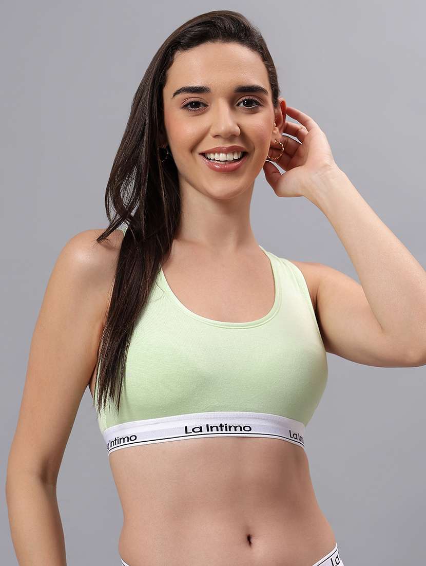 women solid lightly padded sports bra
