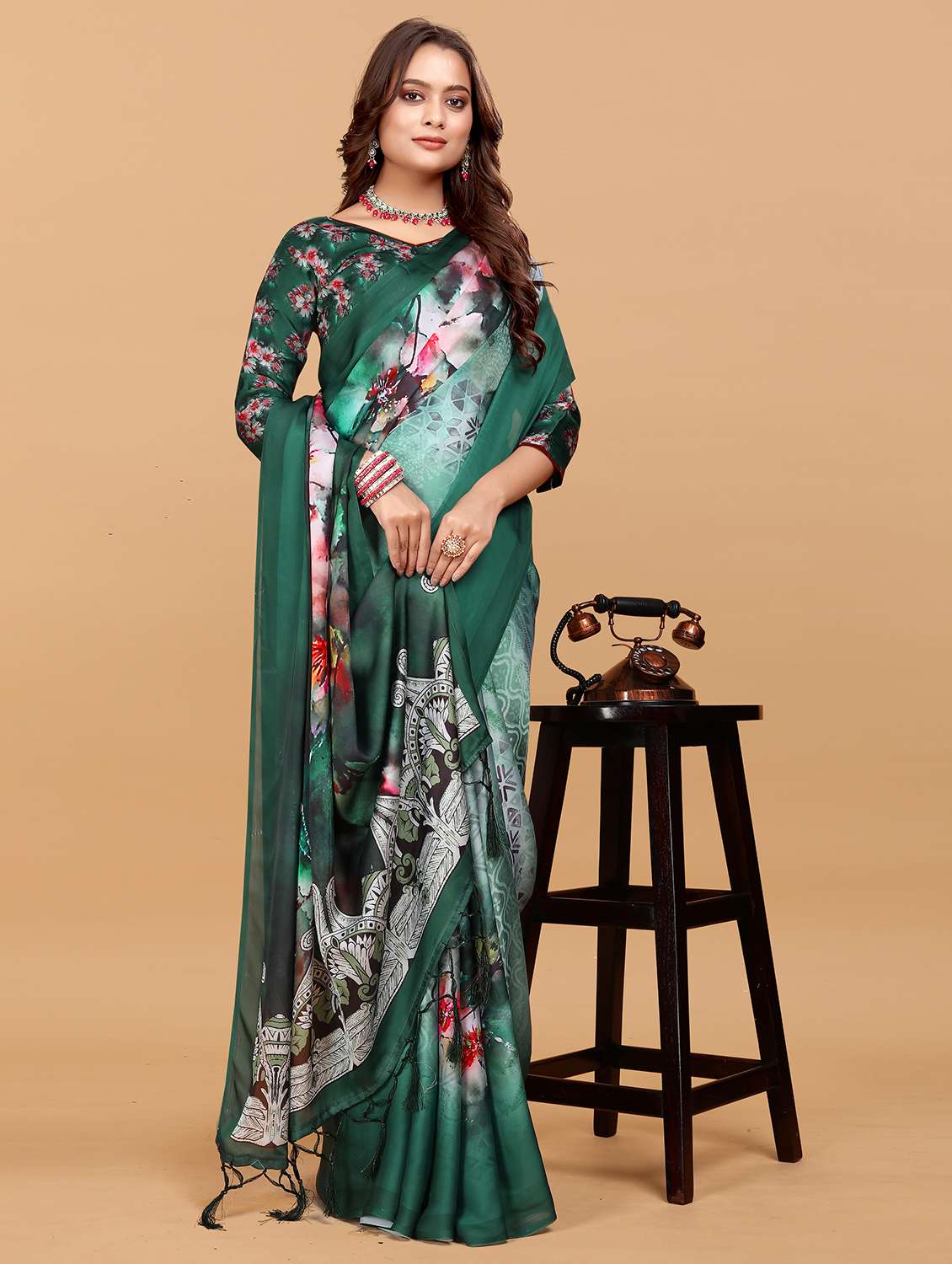 women floral printed saree with blouse - 21993919 - Standard Image - 1