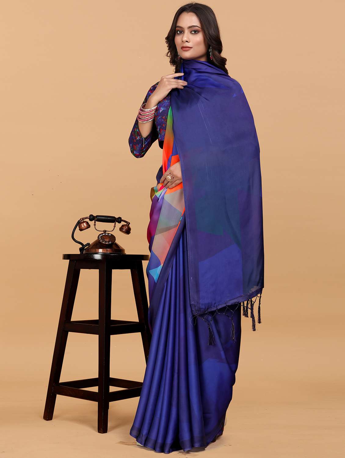 women printed casual wear saree with blouse - 21993921 -  Standard Image - 1