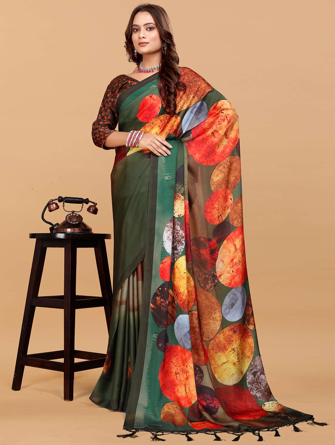 women printed casual wear saree with blouse - 21993924 -  Standard Image - 1