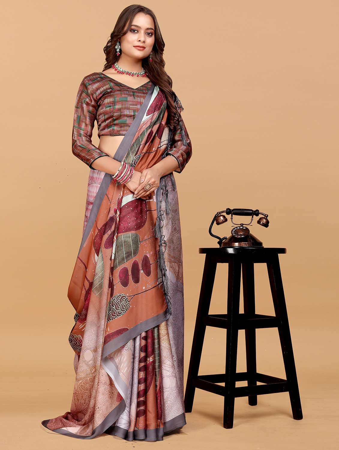 women printed casual wear saree with blouse - 21993928 -  Standard Image - 1