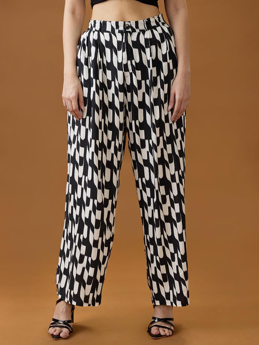 globus women black & white abstract print mid rise relaxed fit trousers - 21994545 - Zoom Image - 0