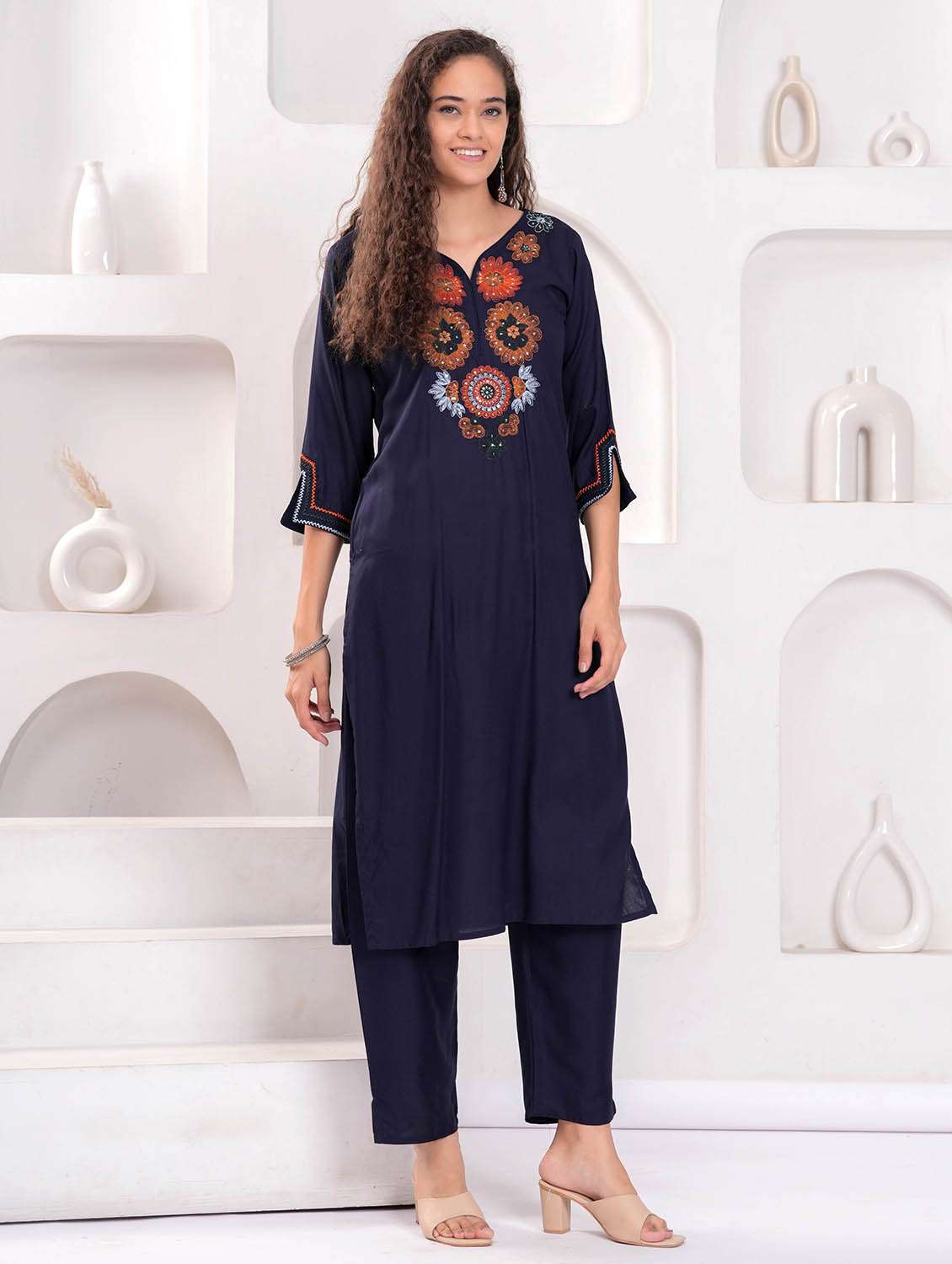 women embroidered kurta and pant set - 21995169 -  Standard Image - 1