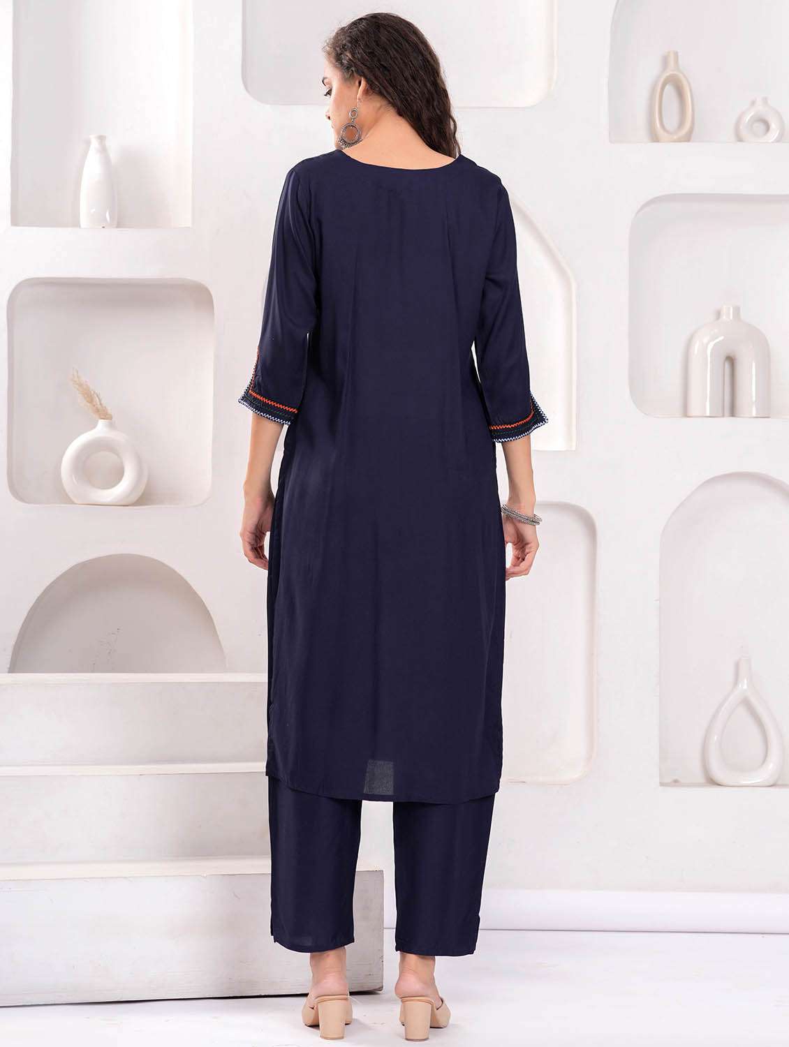 women embroidered kurta and pant set - 21995169 -  Standard Image - 4