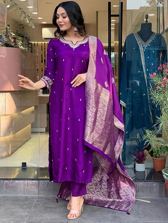 women embroidered kurta and pant with dupatta - 21995257 - Standard Image - 4